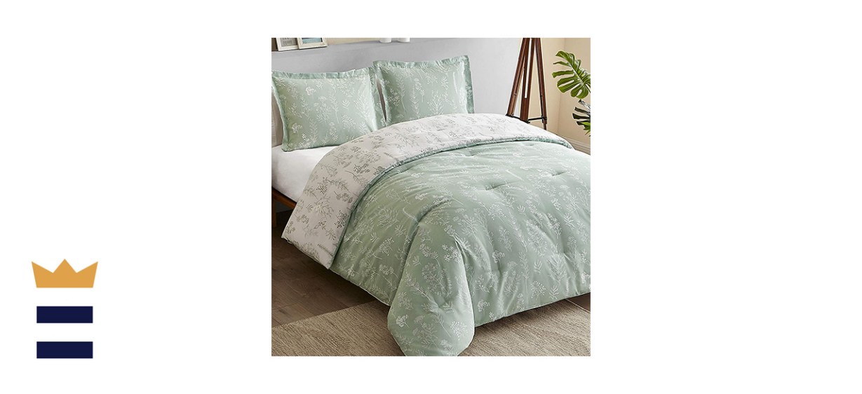 Bedsure Reversible Floral Queen Comforter Set in Sage Green