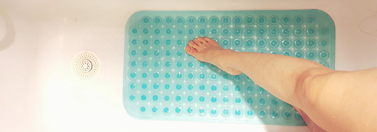 5 Best Bathtub Mats - Aug. 2025 - BestReviews