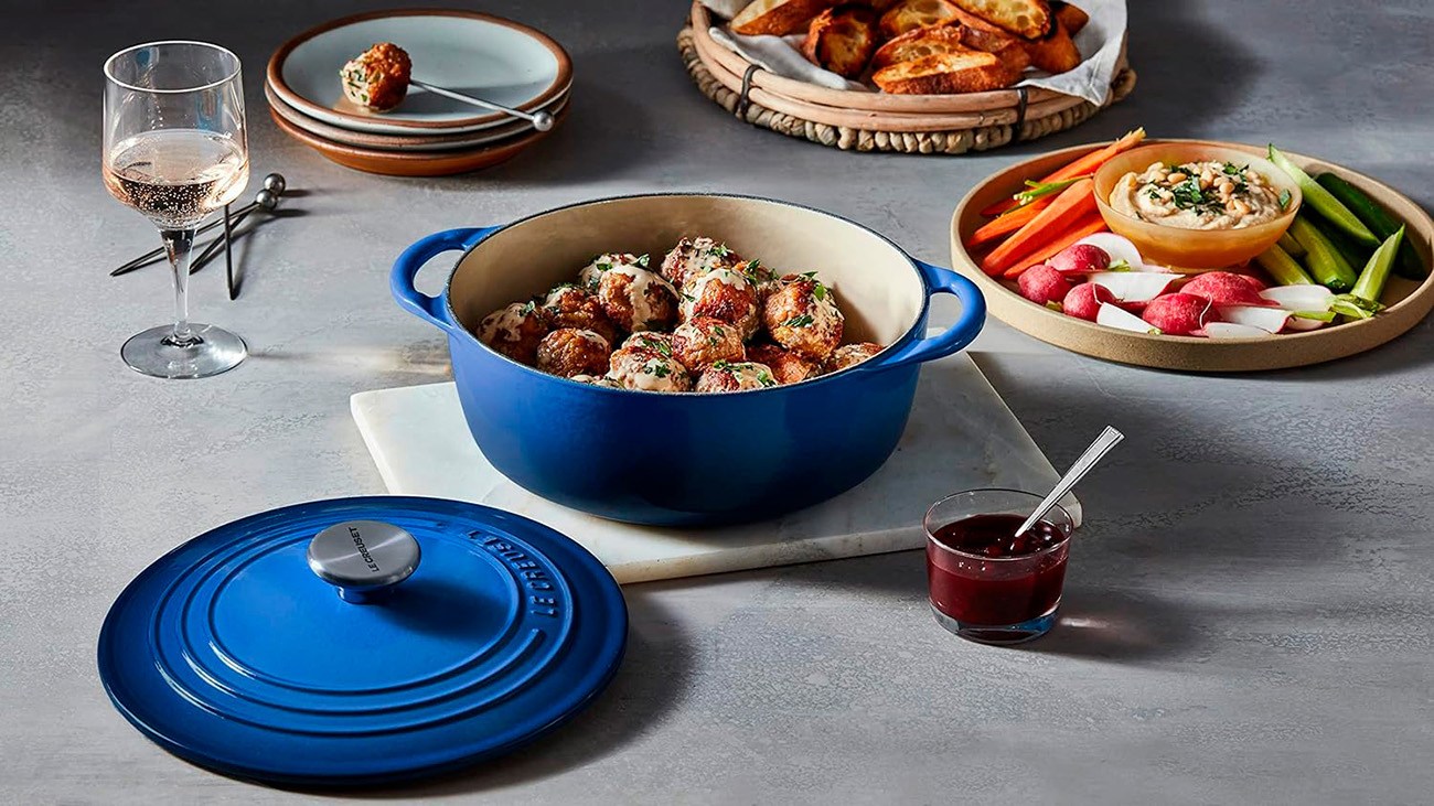 https://cdn.bestreviews.com/images/v4desktop/expertshopper-cover/coverimage_amazon-has-le-creuset-s-signature-small-dutch-oven-40--off-ahead-of-prime-day.jpg