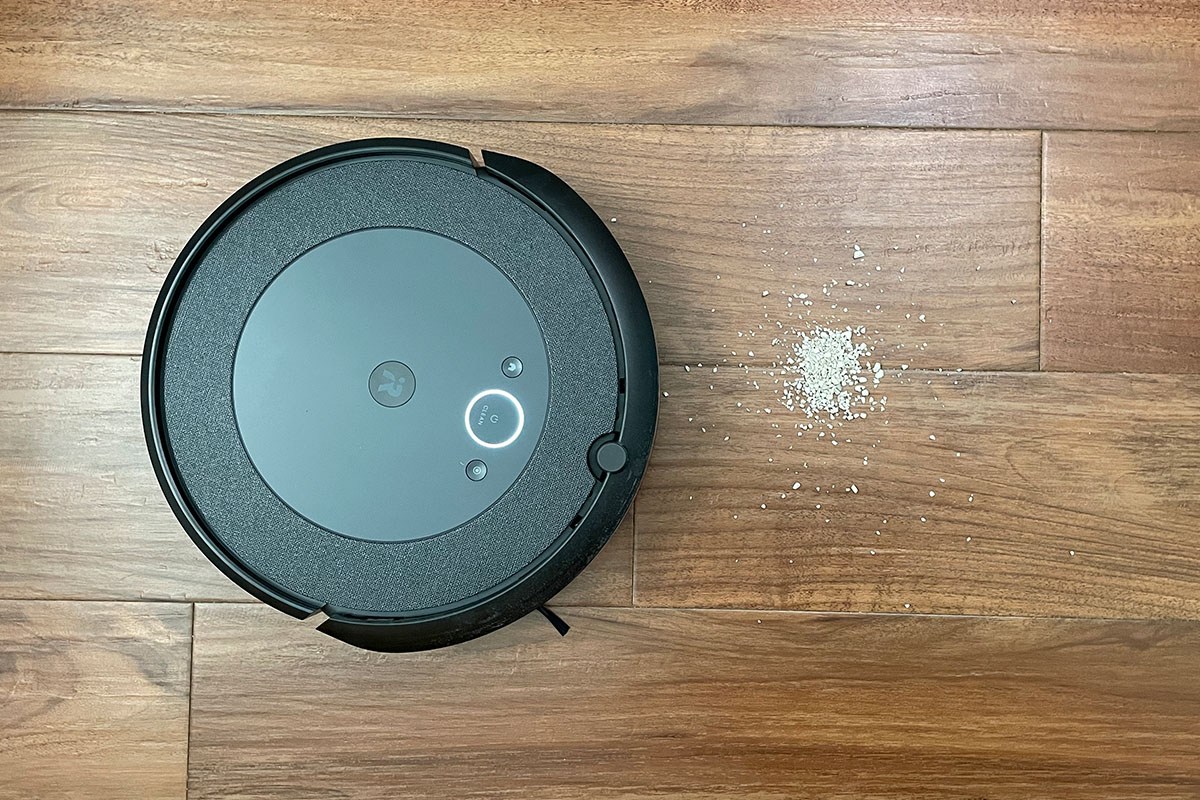 roomba i3 empty