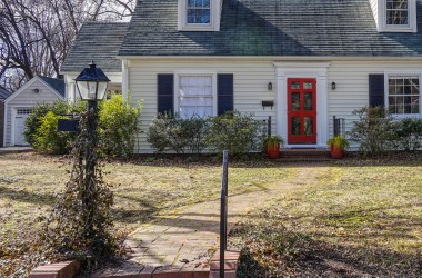 A vintage front yard accessory is making a comeback – and boosts curb appeal