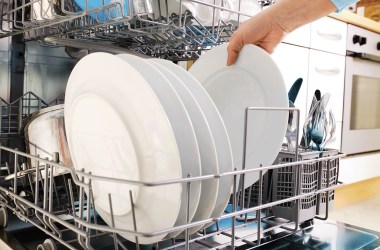 Rinsing your dishes before putting them in the dishwasher actually makes them less clean