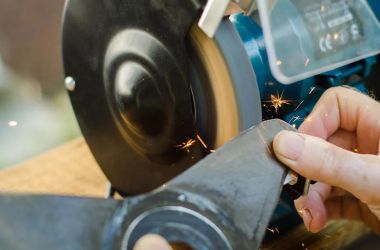 How to sharpen lawn mower blades