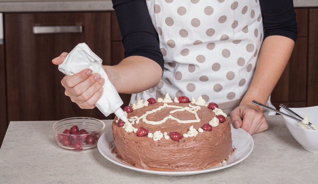 5 Best Cake Decorating Kits Mar. 2021 BestReviews