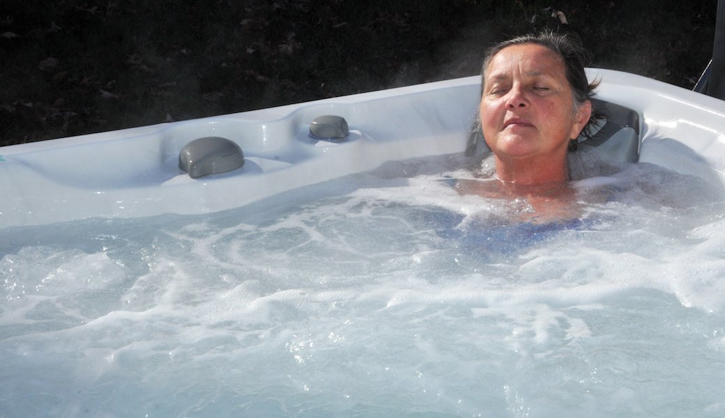 5 Best Plug and Play Hot Tubs Mar. 2021 BestReviews