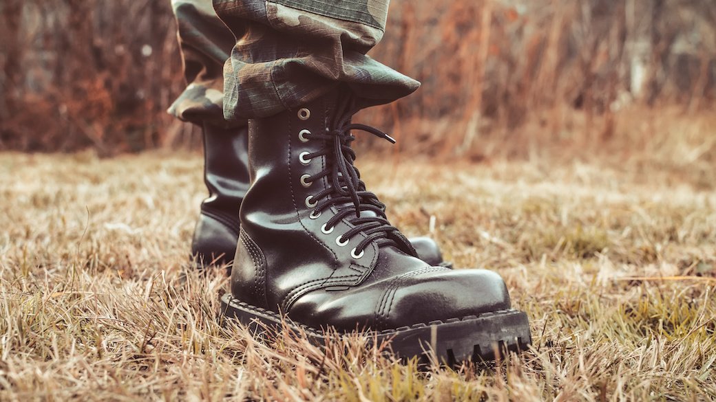 ladder lacing combat boots