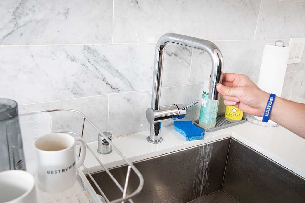 5 Best Kitchen Faucets Aug. 2021 BestReviews