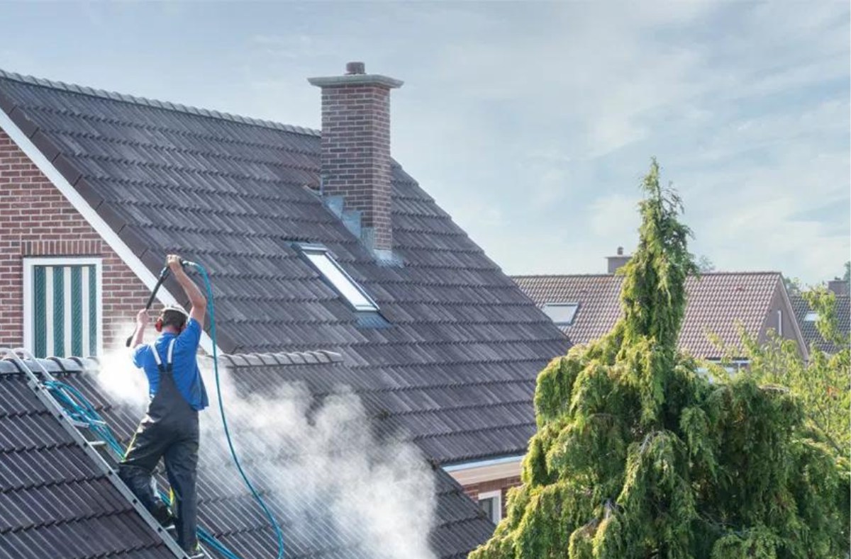 How to clean a roof
