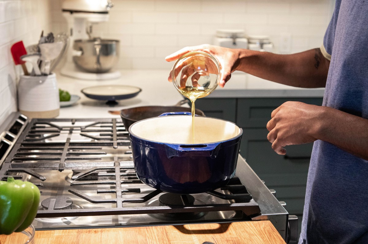 Martha Stewart Gatwick 7 Quarts qt. Non-Stick Enameled Cast Iron Round Dutch  Oven