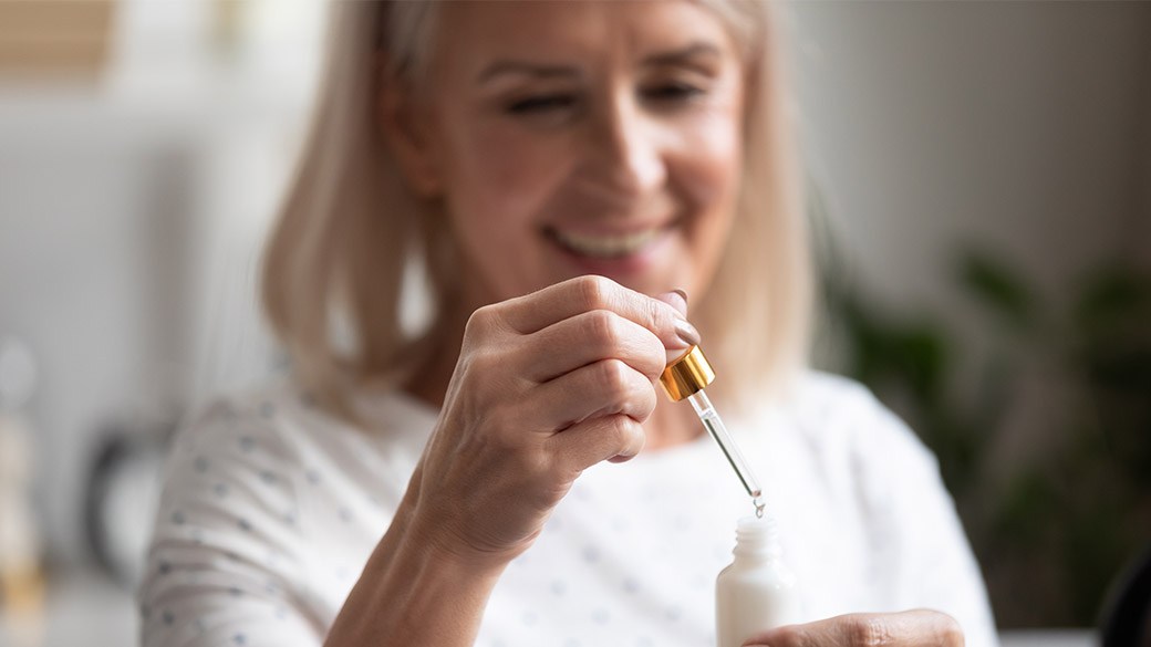 Hyaluronic acid vs. vitamin C serum