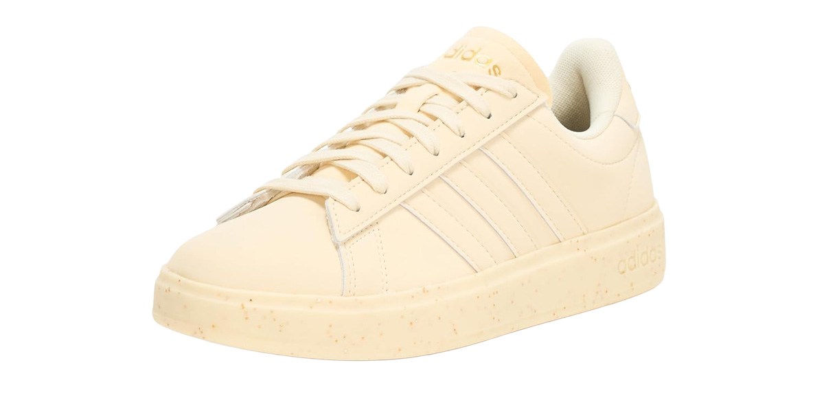 adidas Women's Grand Court 2.0 Tennis Shoe in Warm Vanilla Gold Metallic