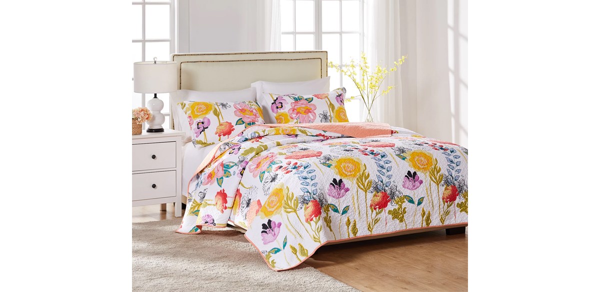 Greenland Home Fashions Watercolor Dream Reversible Quilt Set