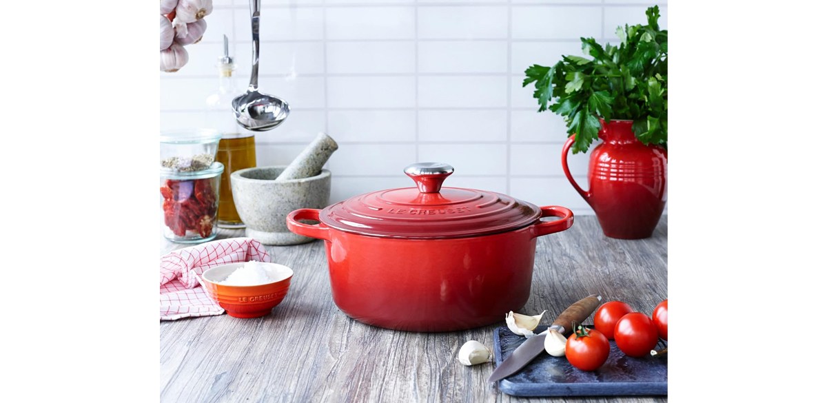 Le Creuset Enameled Cast Iron Signature Round Dutch Oven