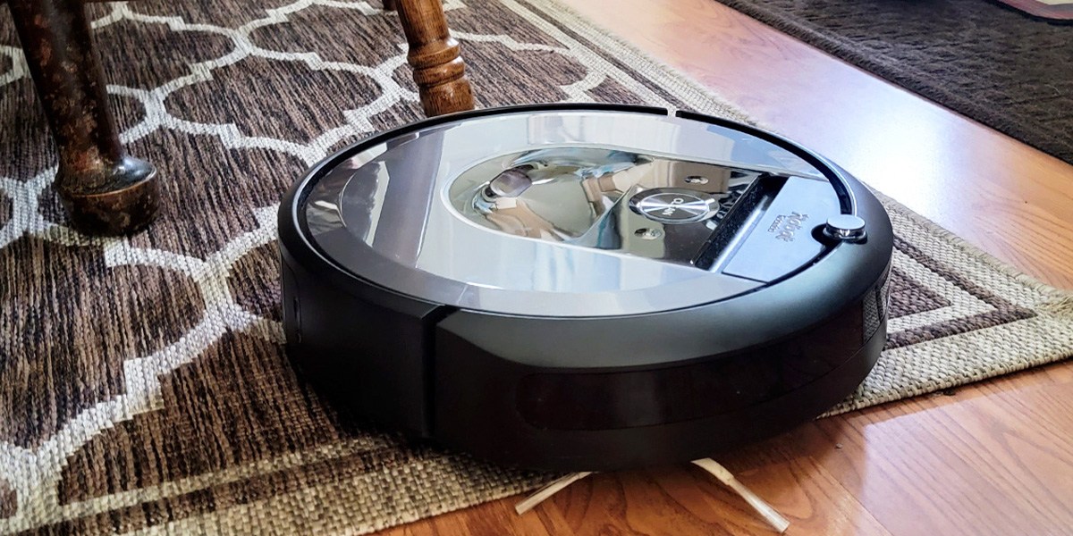 i8+ cleaning carpeted area and hardwood floor