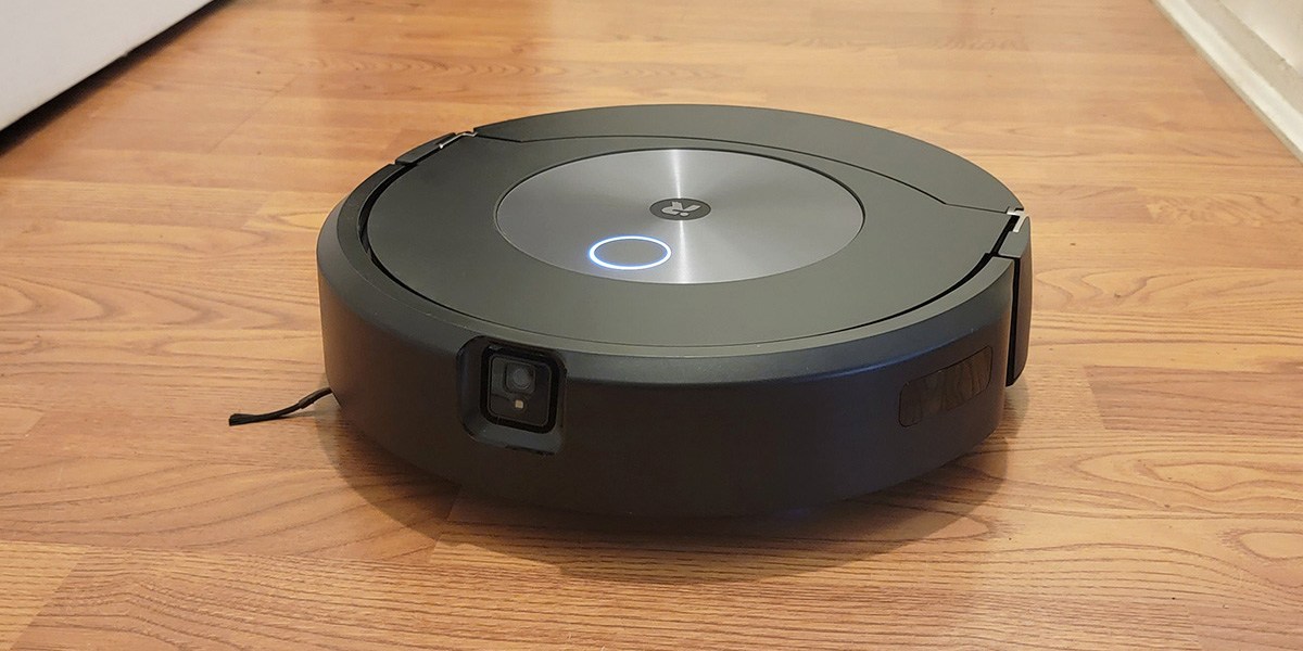 Roomba Combo J7+ on hard floor