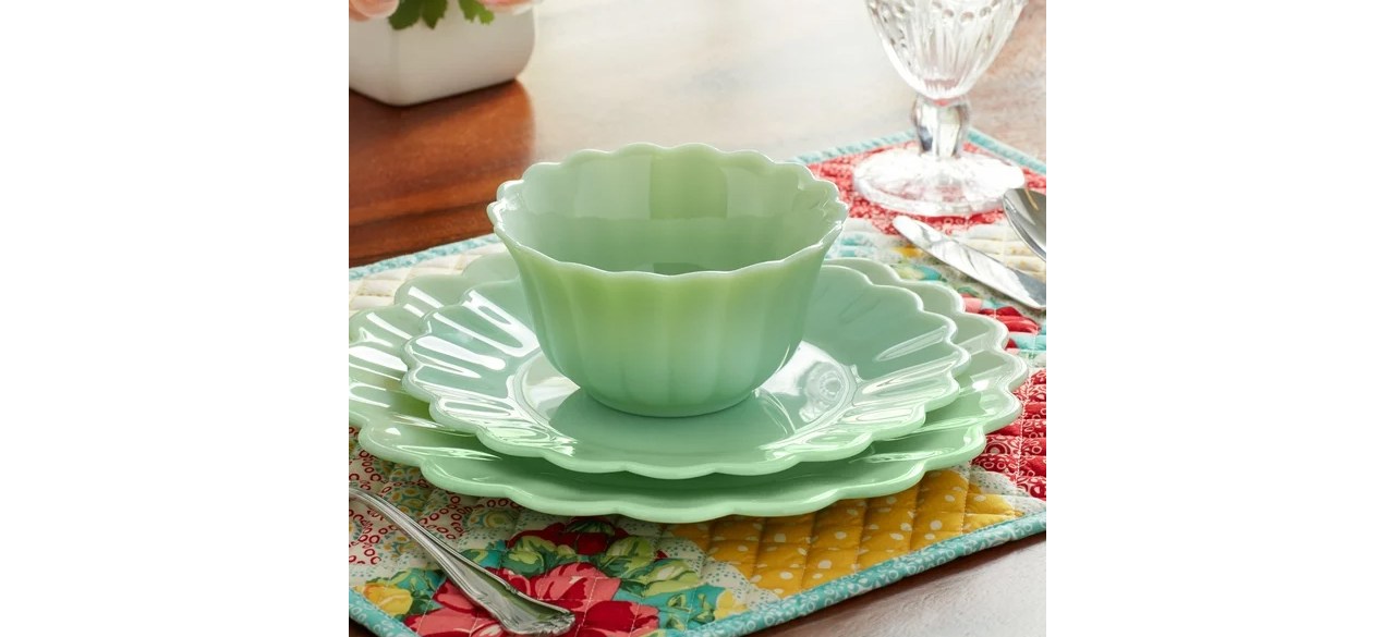 The Pioneer Woman Timeless Beauty Jade Glass 3-Piece Dinnerware Set