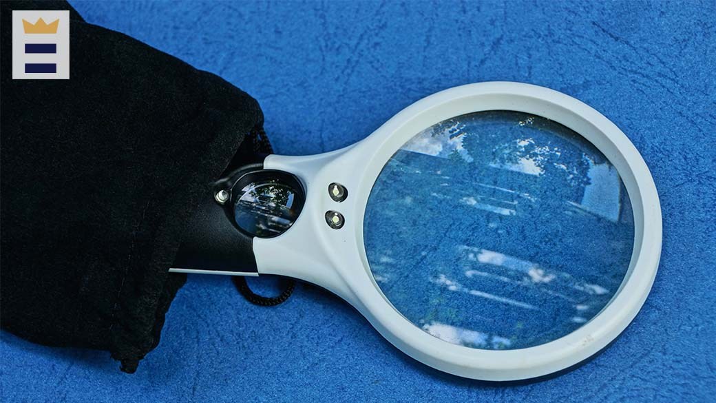 Best magnifying glass with light