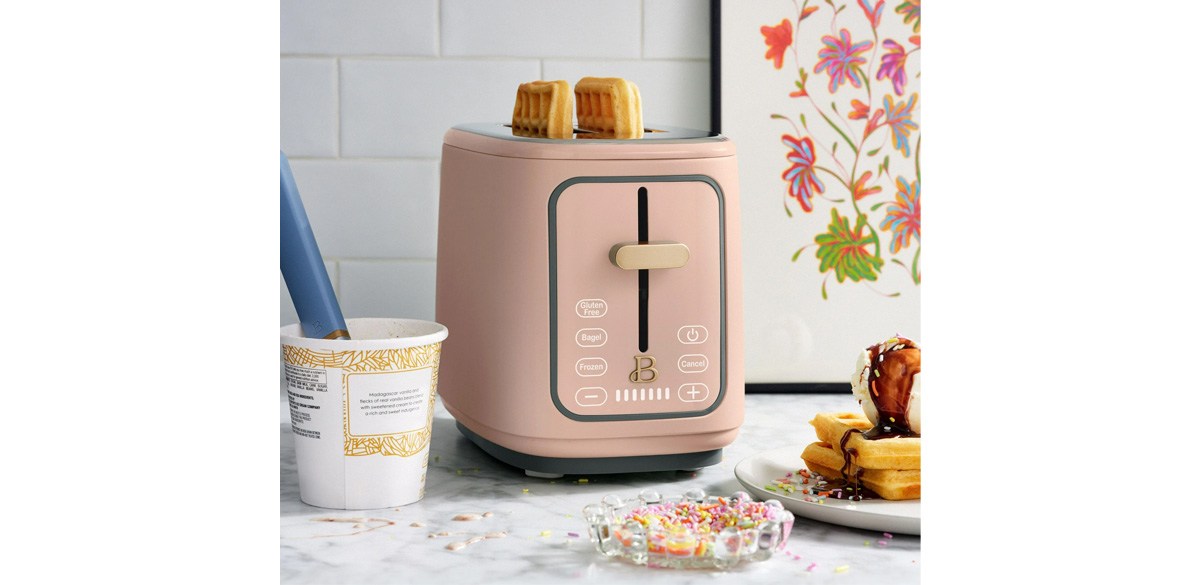 Beautiful 2-Slice Toaster with Touch-Activated Display