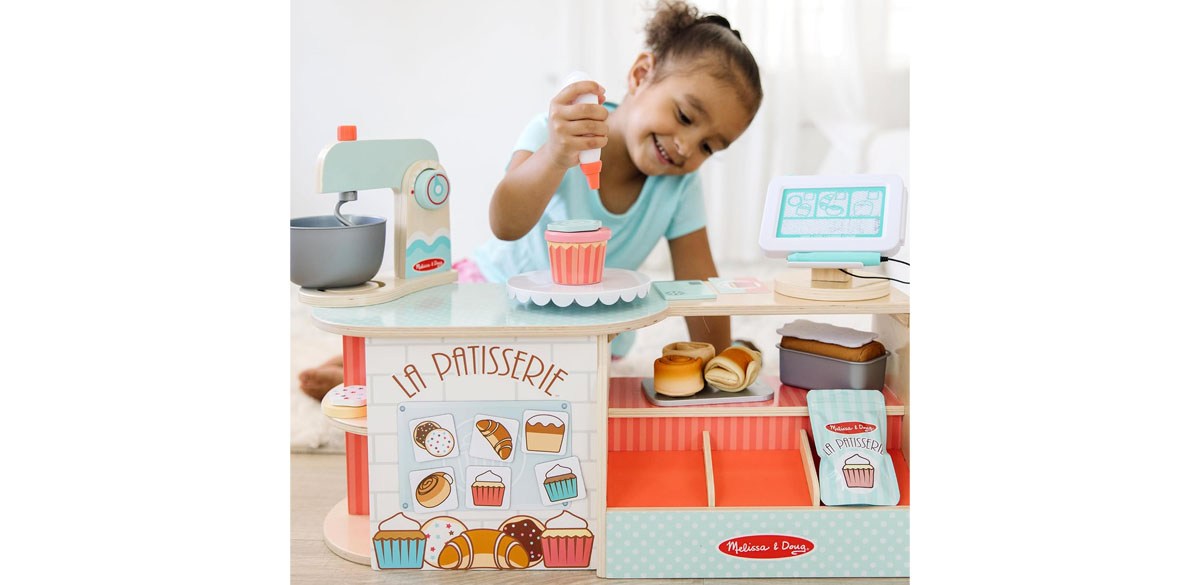 Melissa & Doug Wooden La Patisserie Bakery (39 Pieces)