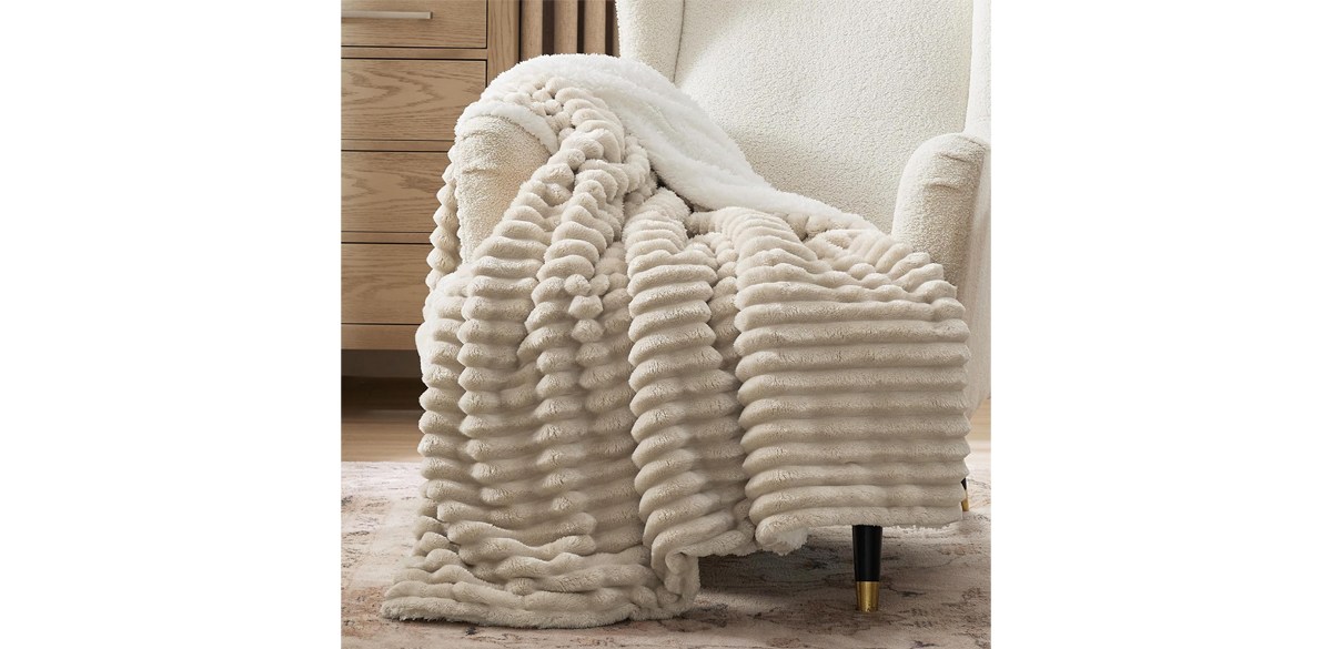 Bedsure Sherpa Throw Blanket