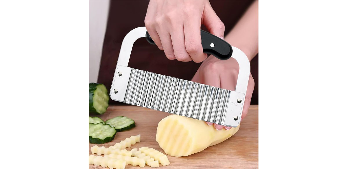 HIC Kitchen Crinkle-Cut Wave Slicer