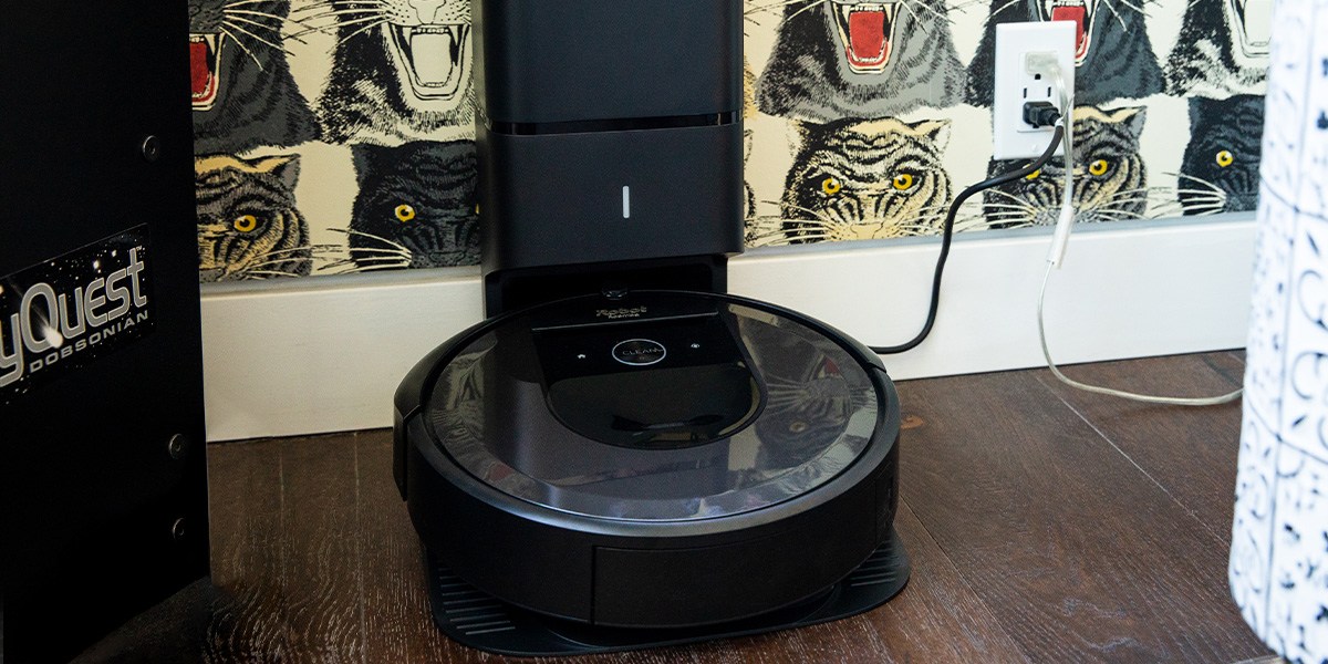 Roomba charging on charge base