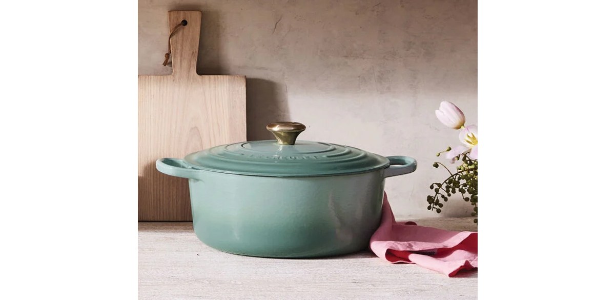 Le Creuset Signature 5.5-Quart Round Dutch Oven