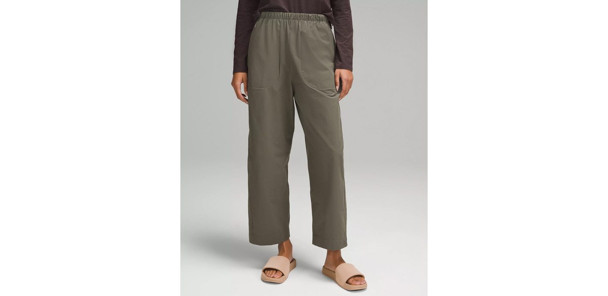 Lightweight Mid-Rise Barrel-Leg Cropped Pant