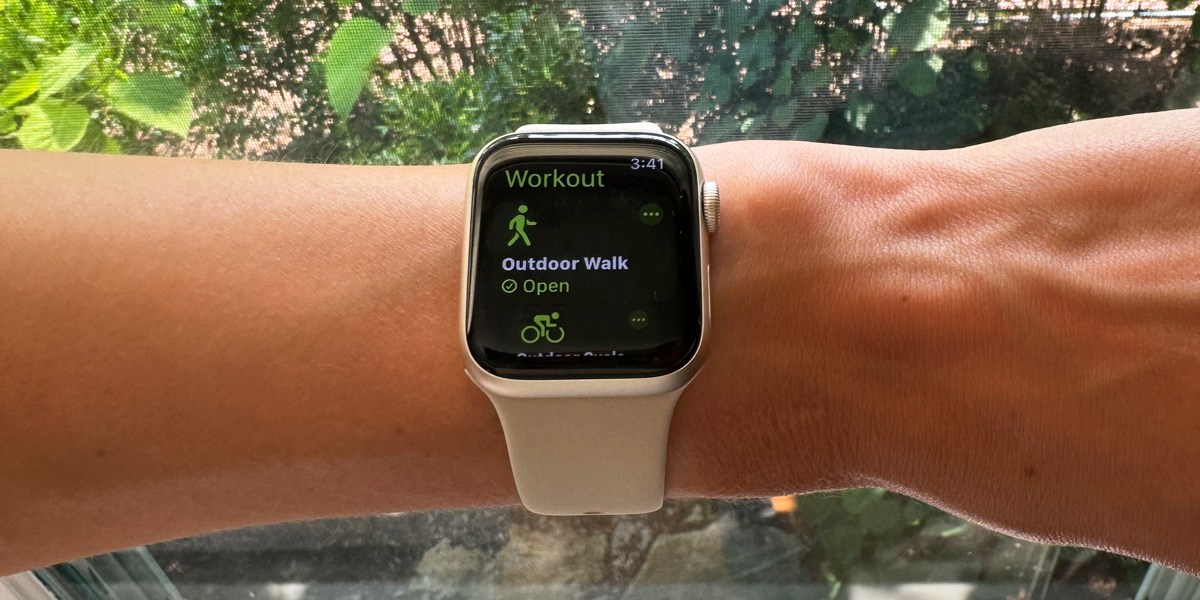 Apple Watch SE (2nd Gen) on wrist