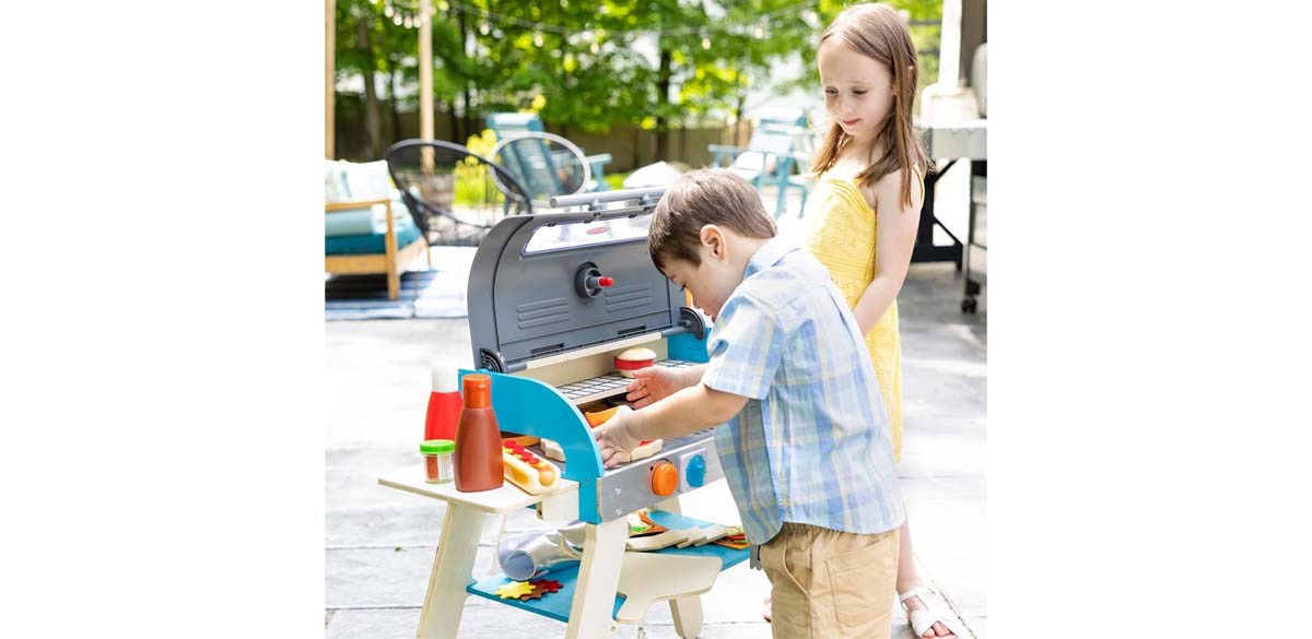 Melissa & Doug Deluxe Wooden Barbecue Grill