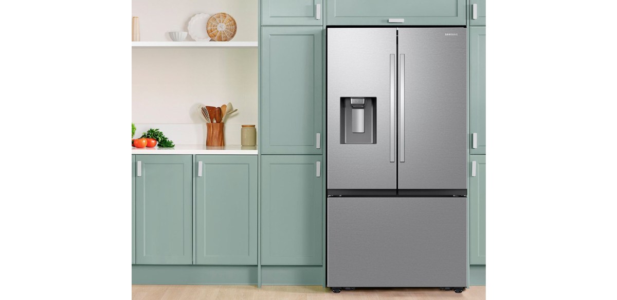 Samsung - 31 cu. ft. 3-Door French Door Smart Refrigerator with Four Types of Ice