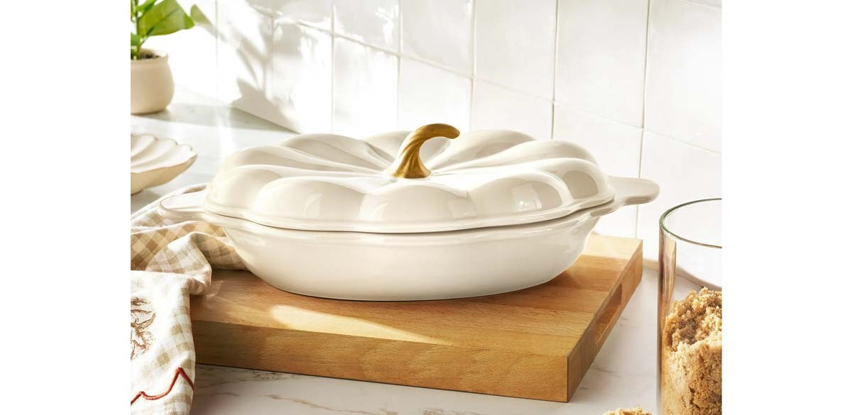 The Pioneer Woman Stoneware 3-Quart Oval Pumpkin Casserole Baking Dish with Lid