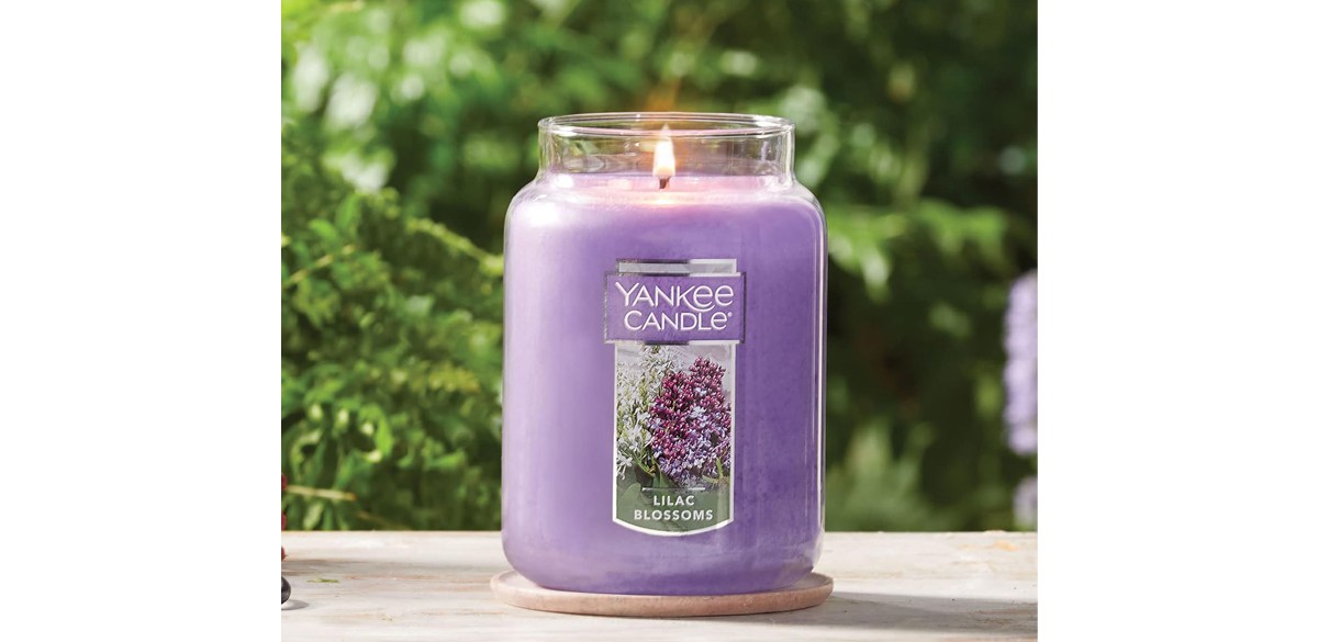 Yankee Candle Company Lilac Blossoms Scented