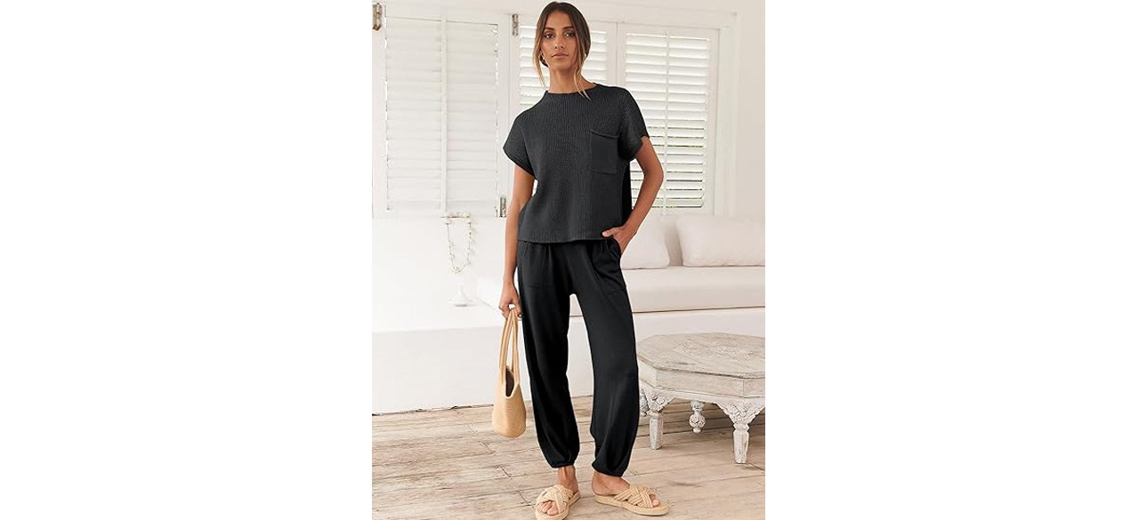 Woman wearing Caracilia Women’s 2-Piece Outfits Matching Lounge Set