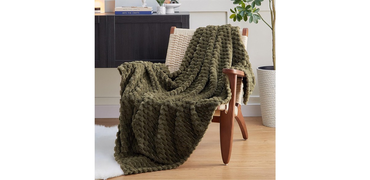 EXQ Fleece Throw Blanket