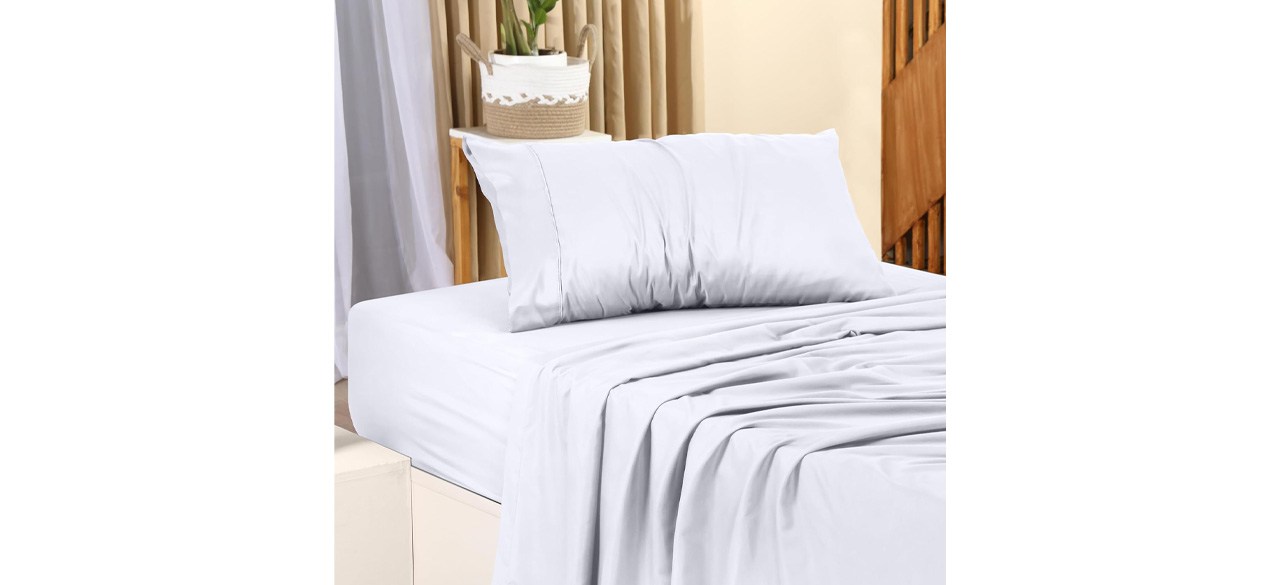 Utopia Bedding Brushed Microfiber Three-Piece Bedding Set