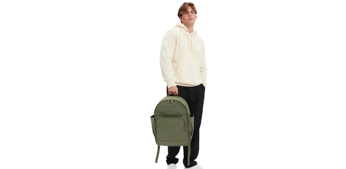 BÉIS The Travel Backpack in Olive