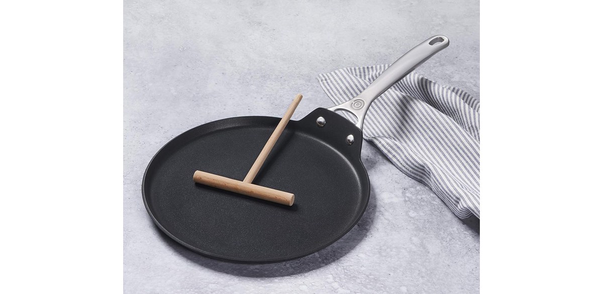 Le Creuset Toughened Nonstick PRO Crepe Pan with Rateau, 11 inch