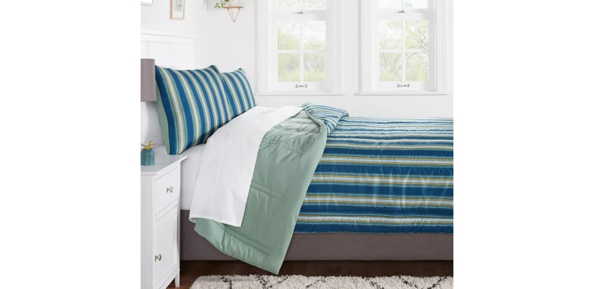 Lofty Microfiber Comforter - Room Essentials