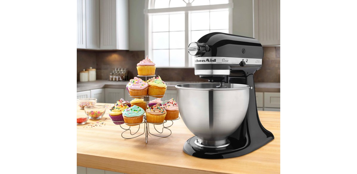 KitchenAid Classic Series 4.5-Quart Tilt-Head Stand Mixer