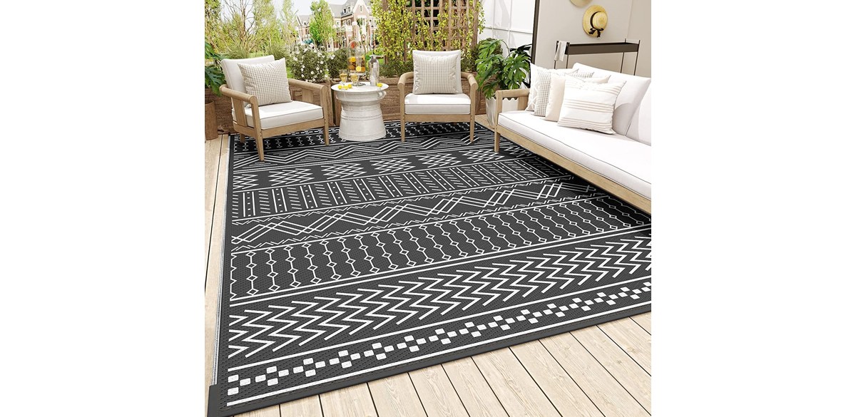 SIXHOME Waterproof Reversible Black & White Outdoor Rug