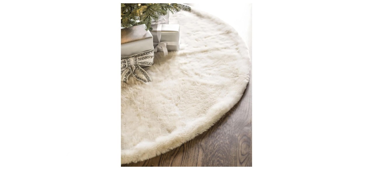 Balsam Hill Lodge Faux Fur Christmas Tree Skirt