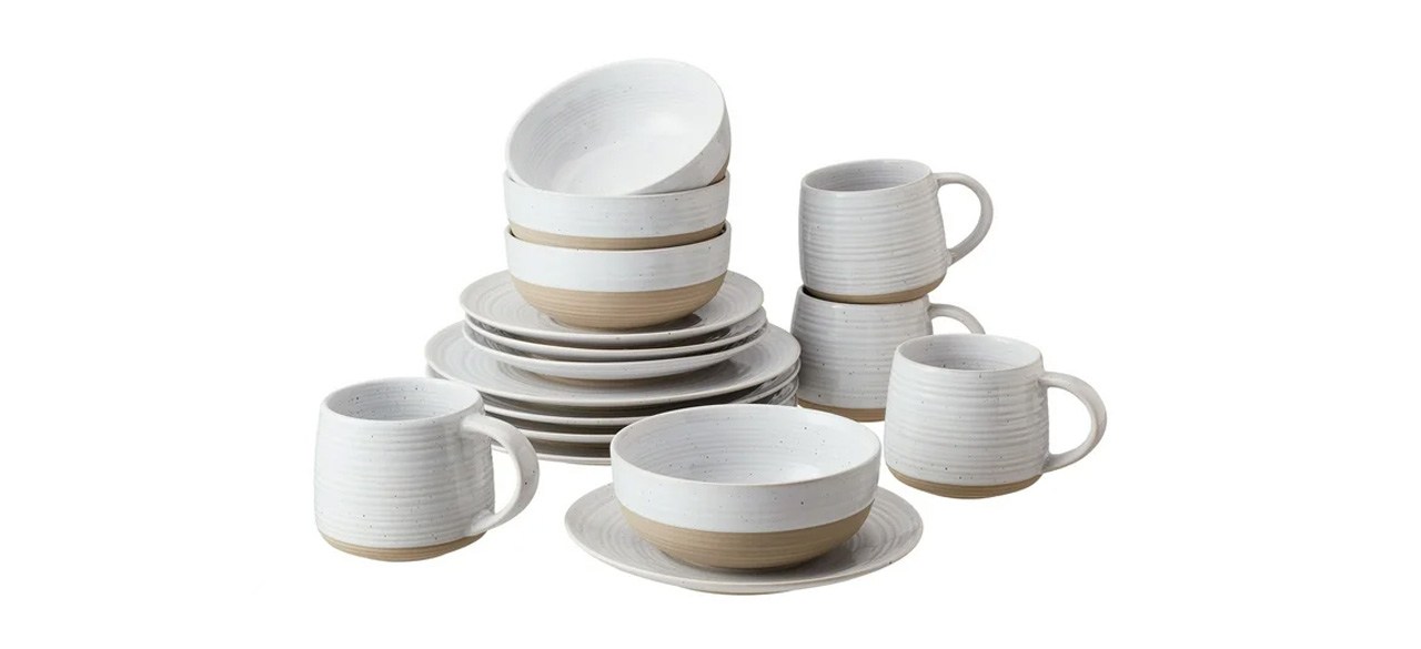 Get an upscale 16-piece dinnerware set for a Walmart price