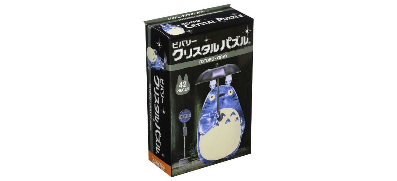 Best Beverly Rompecabezas de Totoro de cristal de 42 piezas, la caja presenta a Totoro sosteniendo un paraguas
