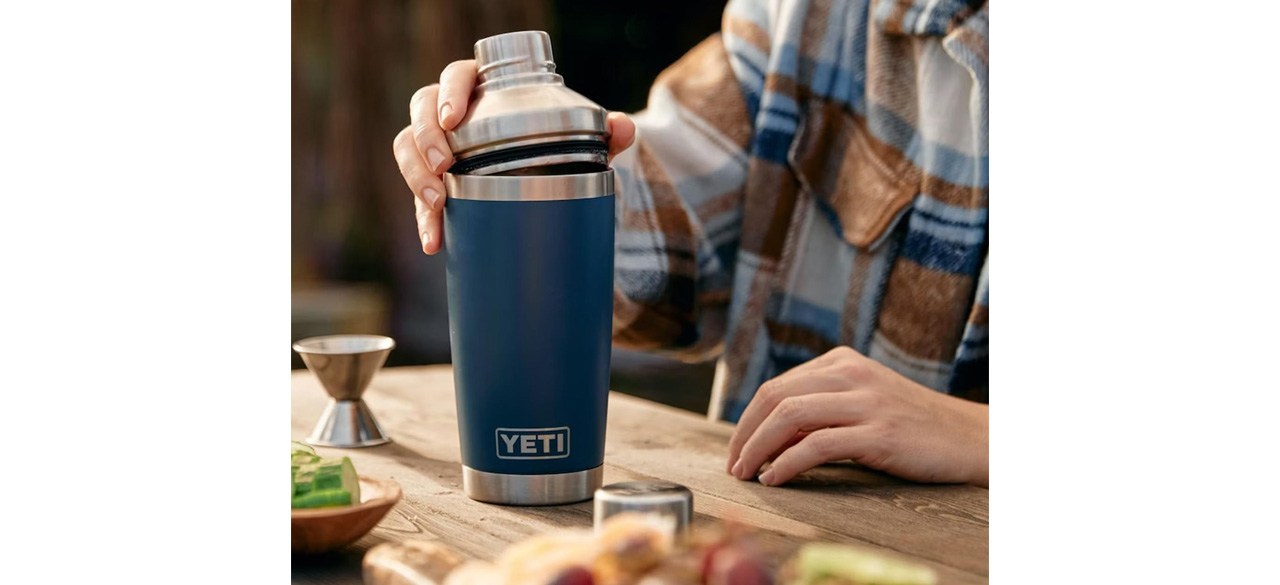 YETI RAMBLER 20 OZ COCKTAIL SHAKER NAVY