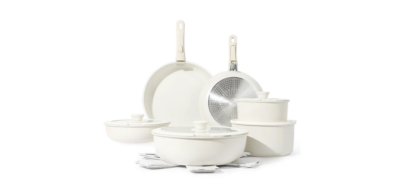 A 17-piece white Carote pots and pans set