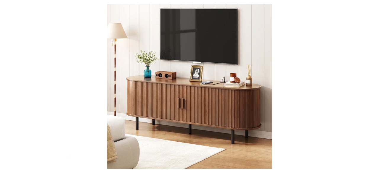 Iberon Jalada projetou com o Modern Wood TV Stand Stand and Prateles