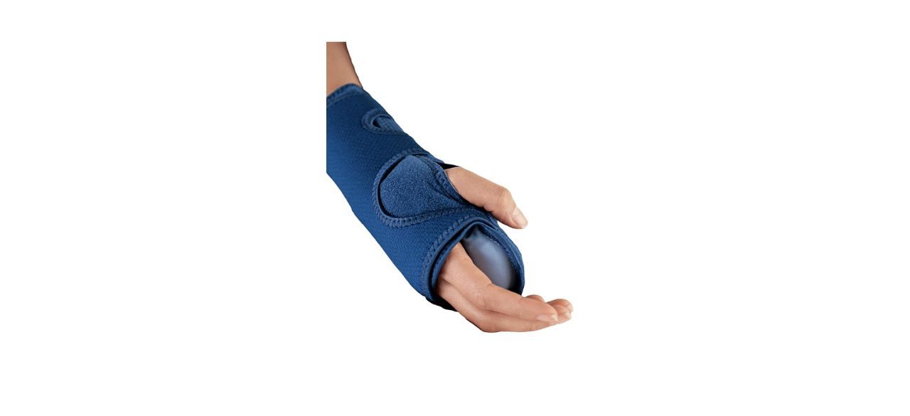 Futuro Night Wrist Support, Helps Provide Nighttime Relief of Carpel Tunnel  Symptoms, Breathable, One Size