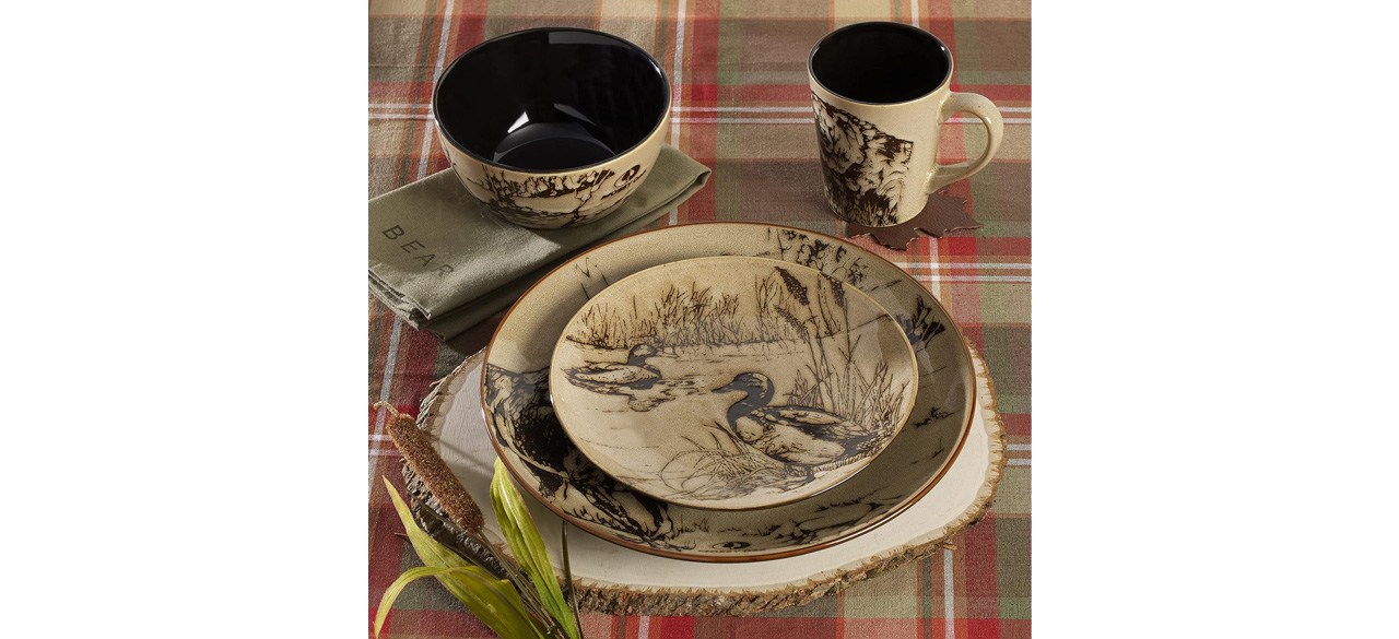 Mossy Oak Animal Print 16-Piece Dinnerware Set