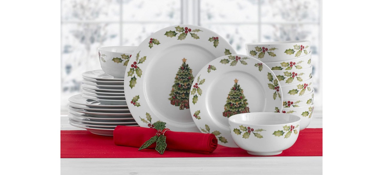 Pfaltzgraff Christmas Day Dinnerware Set